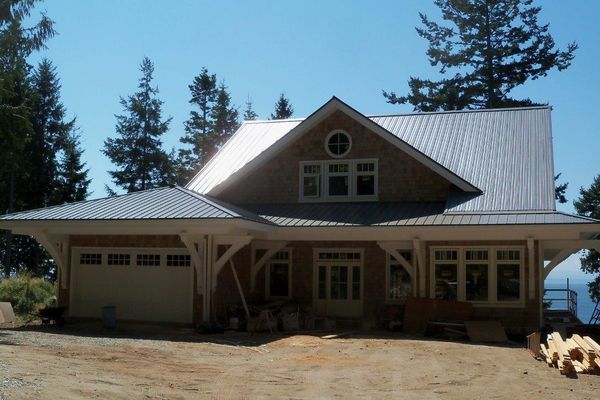 Sunshine-Coast-Cottage-British-Columbia-Canadian-Timberframes-Construction-Rear-Deck